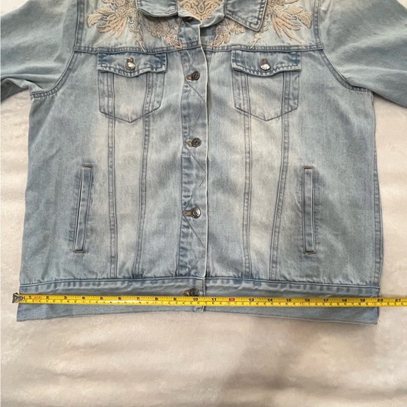 Johnny Was Workshop Embroidered Light Wash Denim Jean Jacket - Picture 10 of 13